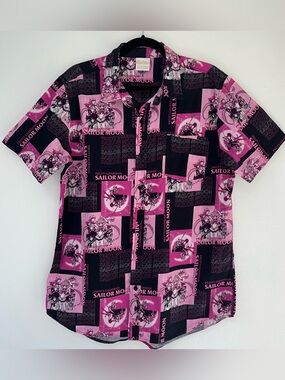Sailor Moon Hot Topic Ladies Button Down Shirt Short Sleeve Chest Pocket EUC